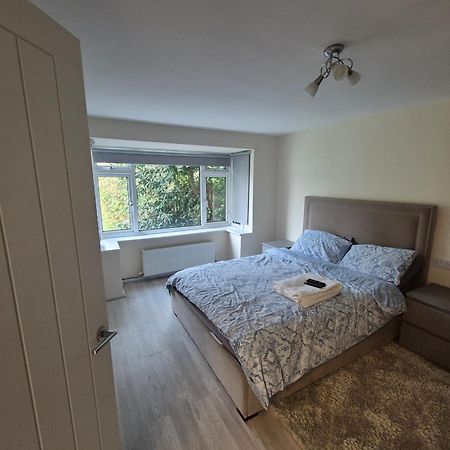 Lovely & Beautiful 2 Bed-Apartment In Borehamwood Ngoại thất bức ảnh
