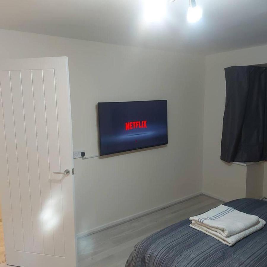 Lovely & Beautiful 2 Bed-Apartment In Borehamwood Ngoại thất bức ảnh