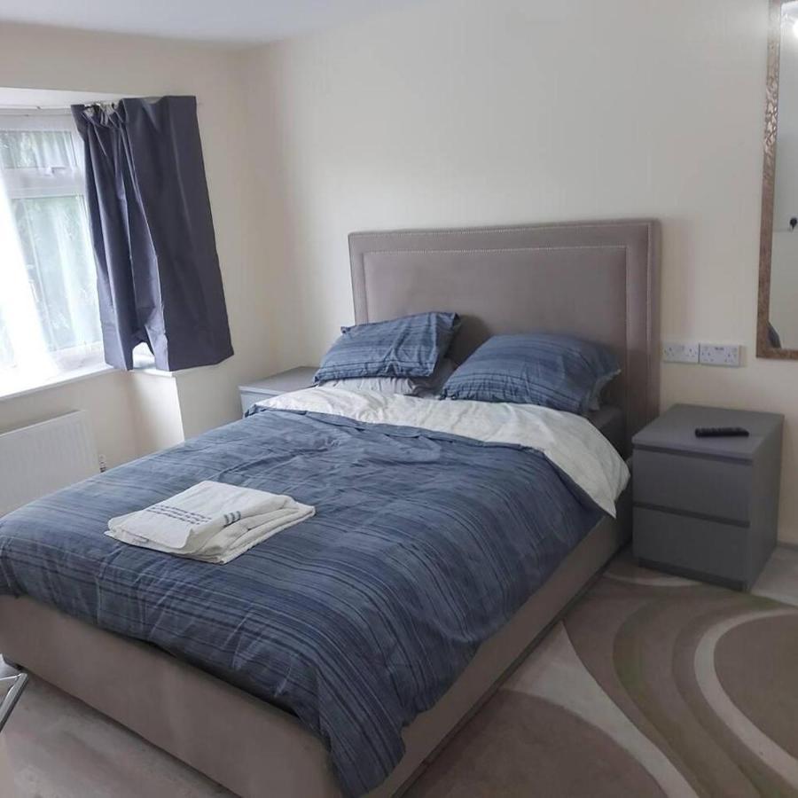 Lovely & Beautiful 2 Bed-Apartment In Borehamwood Ngoại thất bức ảnh