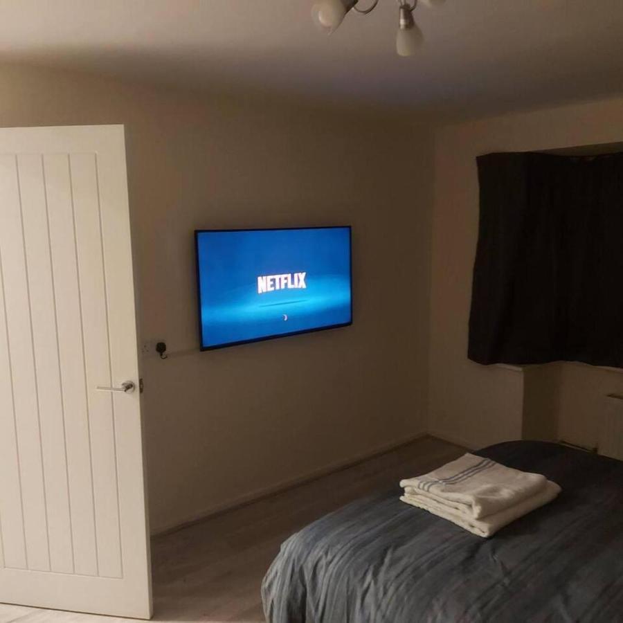 Lovely & Beautiful 2 Bed-Apartment In Borehamwood Ngoại thất bức ảnh